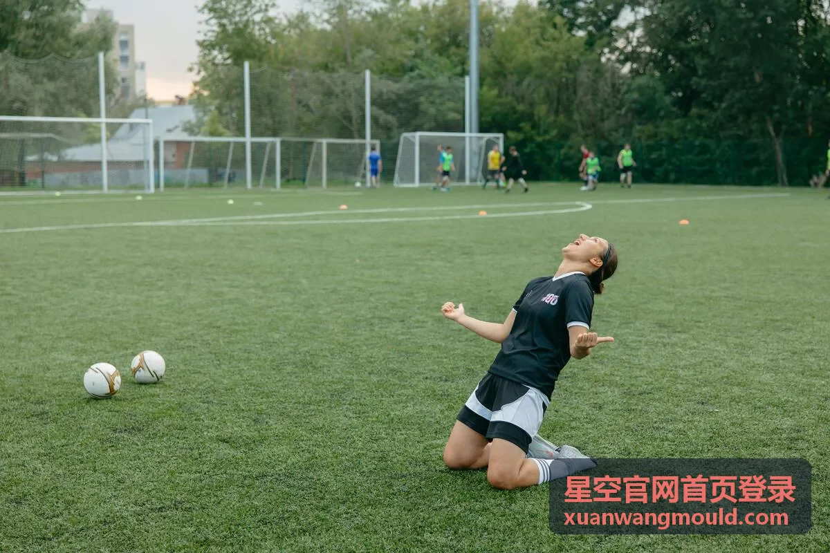 世界杯英格兰三狮：从队徽到赛场，三狮军团的荣耀与期待